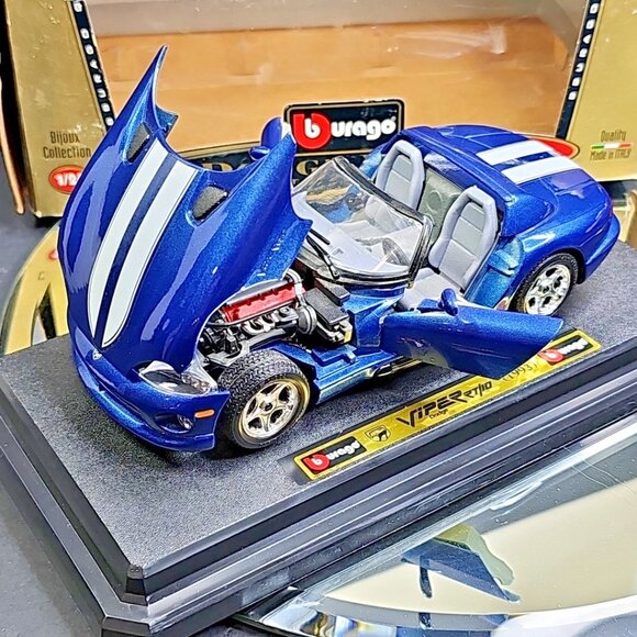 Bburago 1993 Dodge Viper RT/10 1:24 Scale Diecast First Gen Blue White Stripes - Picture 1 of 15